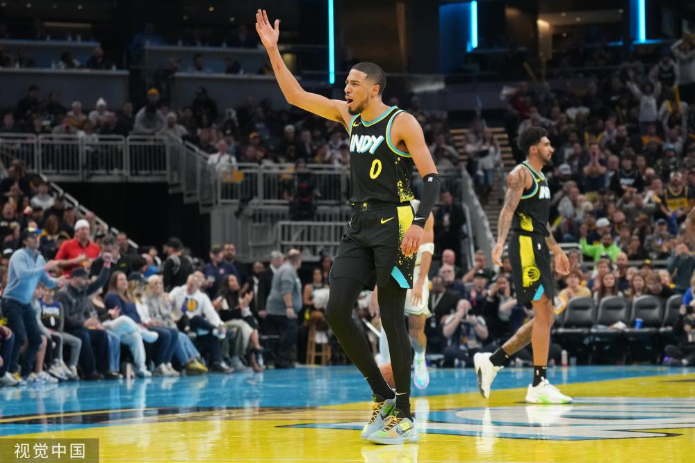 她在比赛中 她在比赛中